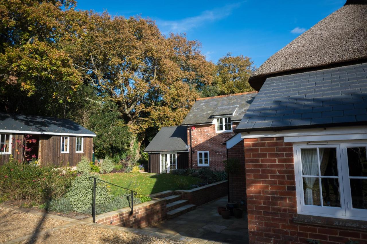 Thatched Cottage Brockenhurst Exterior photo